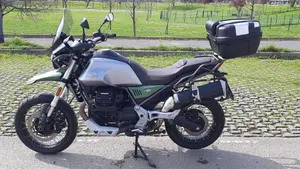 Moto Guzzi V85 TT Centenario (2021 - 22)  (11)
