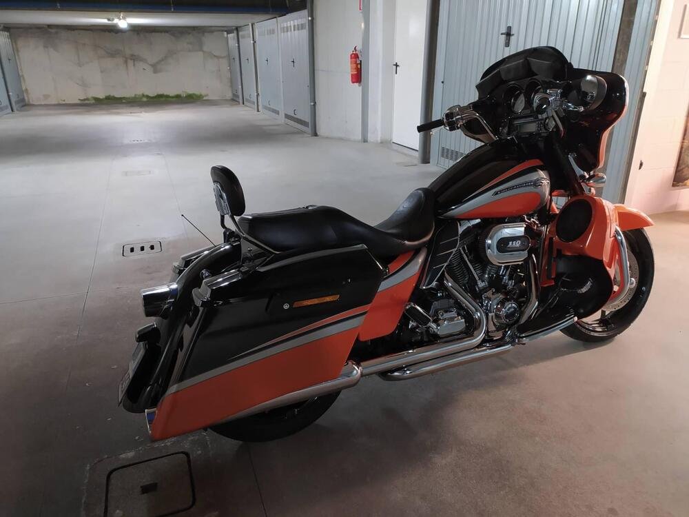 Harley-Davidson 1800 Street Glide (2010 - 11) - FLHXSE 