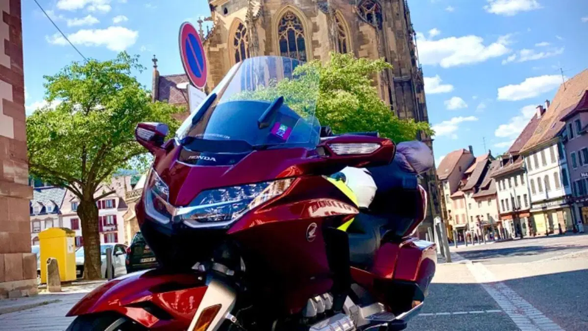Honda GL 1800 Gold Wing Tour (2020)  (2)