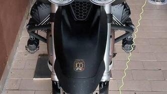 Moto Guzzi V85 TT Centenario (2021 - 22) usata