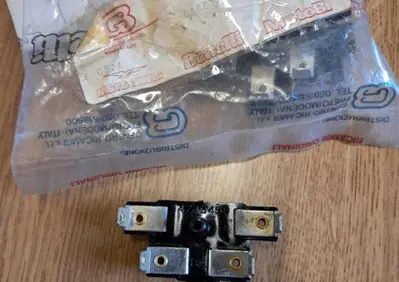 basetta per fanale anteriore LEMANS I GU14740459 Moto Guzzi - Annuncio 9411126
