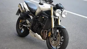Triumph Street Triple (2007 - 12)  (2)