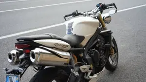 Triumph Street Triple (2007 - 12)  (4)