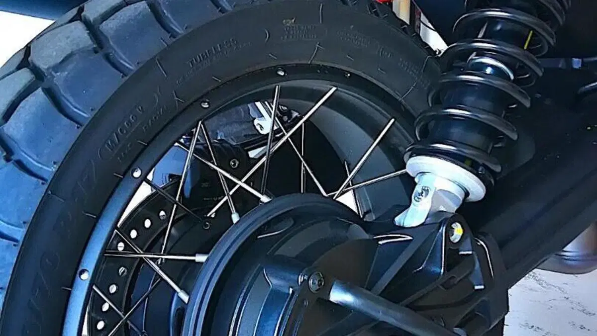 Moto Guzzi V85 TT Evocative Graphics (2021 - 23)  (4)