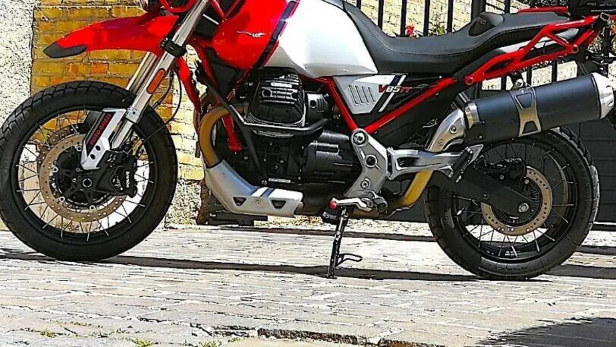 Moto Guzzi V85 TT Evocative Graphics (2021 - 23)  (6)