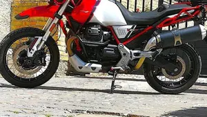 Moto Guzzi V85 TT Evocative Graphics (2021 - 23)  (6)