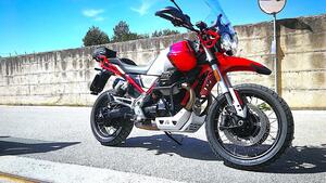Moto Guzzi V85 TT Evocative Graphics (2021 - 23) 