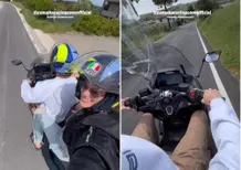 Valentino Rossi e Francesca Sofia Novello come veri TMaxisti