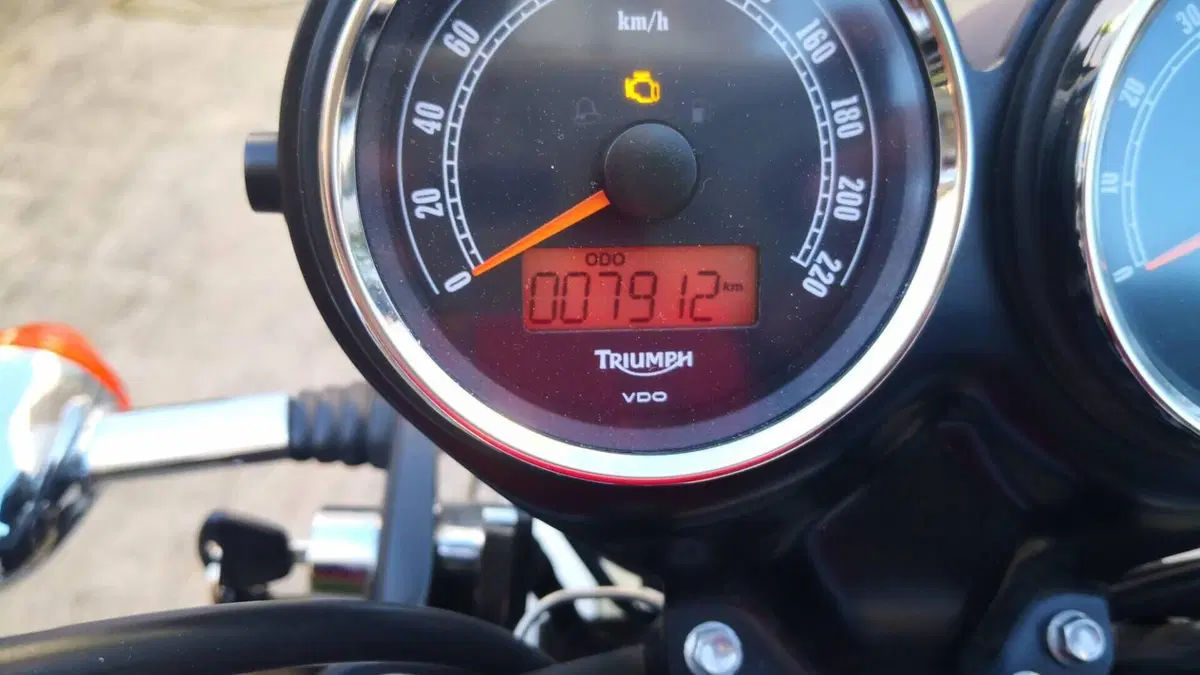 Triumph Bonneville T100 (2008 - 16)  (7)