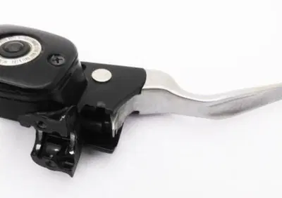 Pompa freno nera per Dyna dal 2008 al 2017 con sin  - Annuncio 9268830