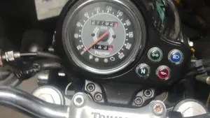 Triumph Bonneville T100 (2008 - 16)  (4)