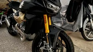 Moto Guzzi V100 Mandello S (2022 - 24) 
