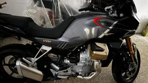 Moto Guzzi V100 Mandello S (2022 - 24)  (8)