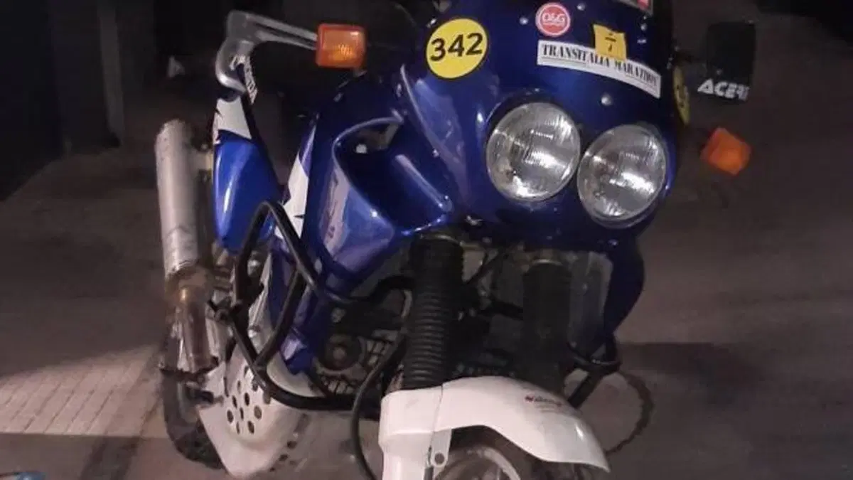 Honda Africa Twin XRV 750 (1996 - 02)  (2)