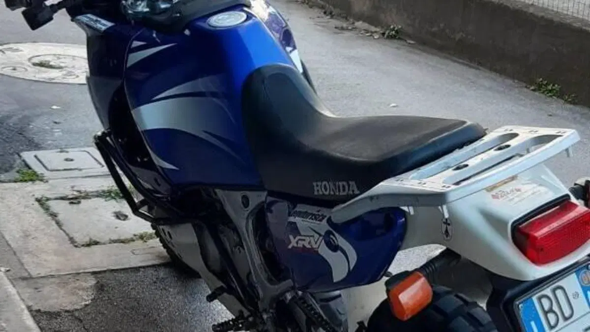 Honda Africa Twin XRV 750 (1996 - 02)  (5)
