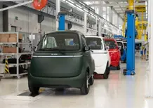 Microlino: noi si che possiamo mettere la bandiera italiana sulle nostre mini auto