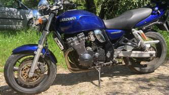 Suzuki GSX 750 (1998 - 03) usata