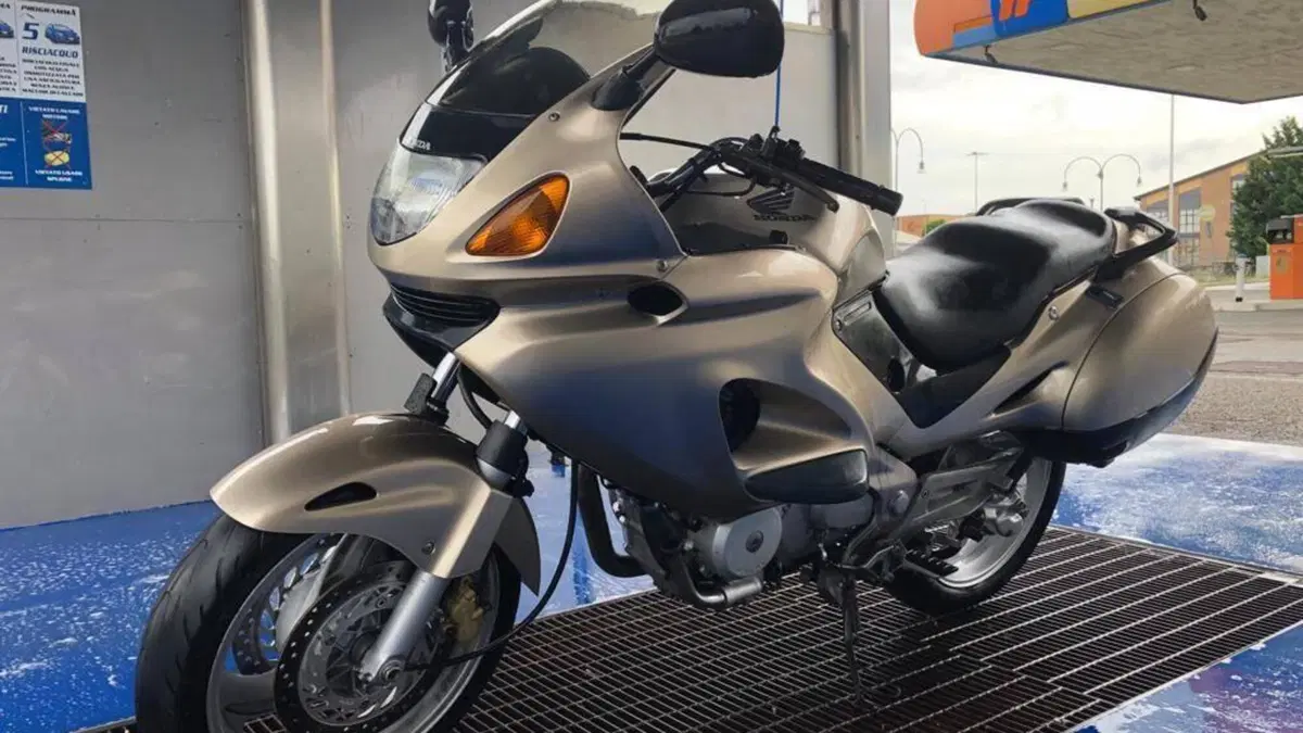 Honda Deauville 650 (1998 - 01)  (3)