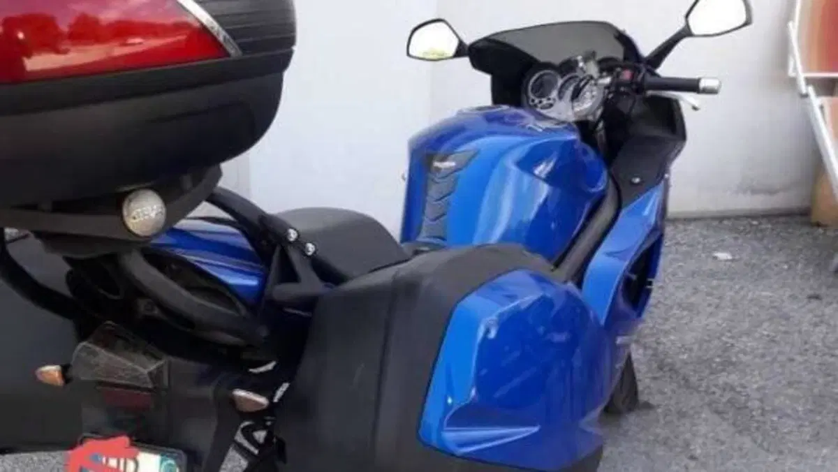 Triumph Sprint 1050 ST  (2)