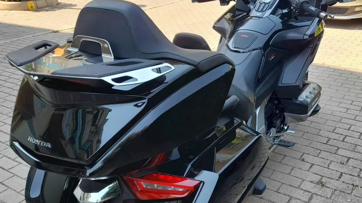 Honda GL 1800 Gold Wing Tour (2020)  (3)