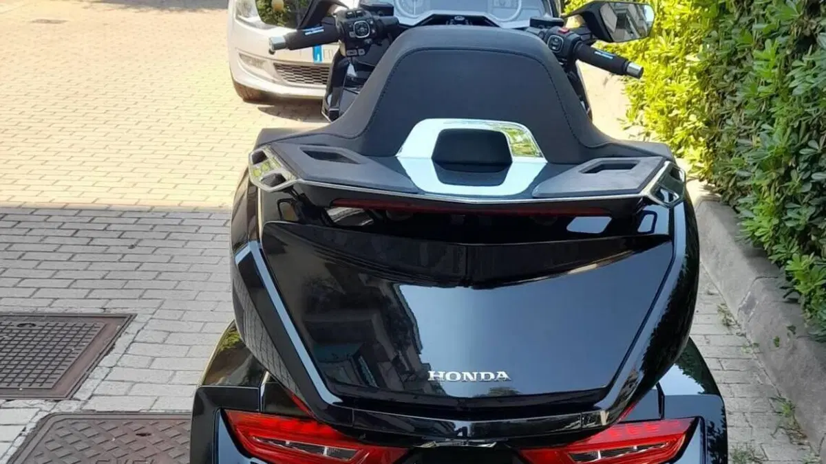 Honda GL 1800 Gold Wing Tour (2020)  (4)