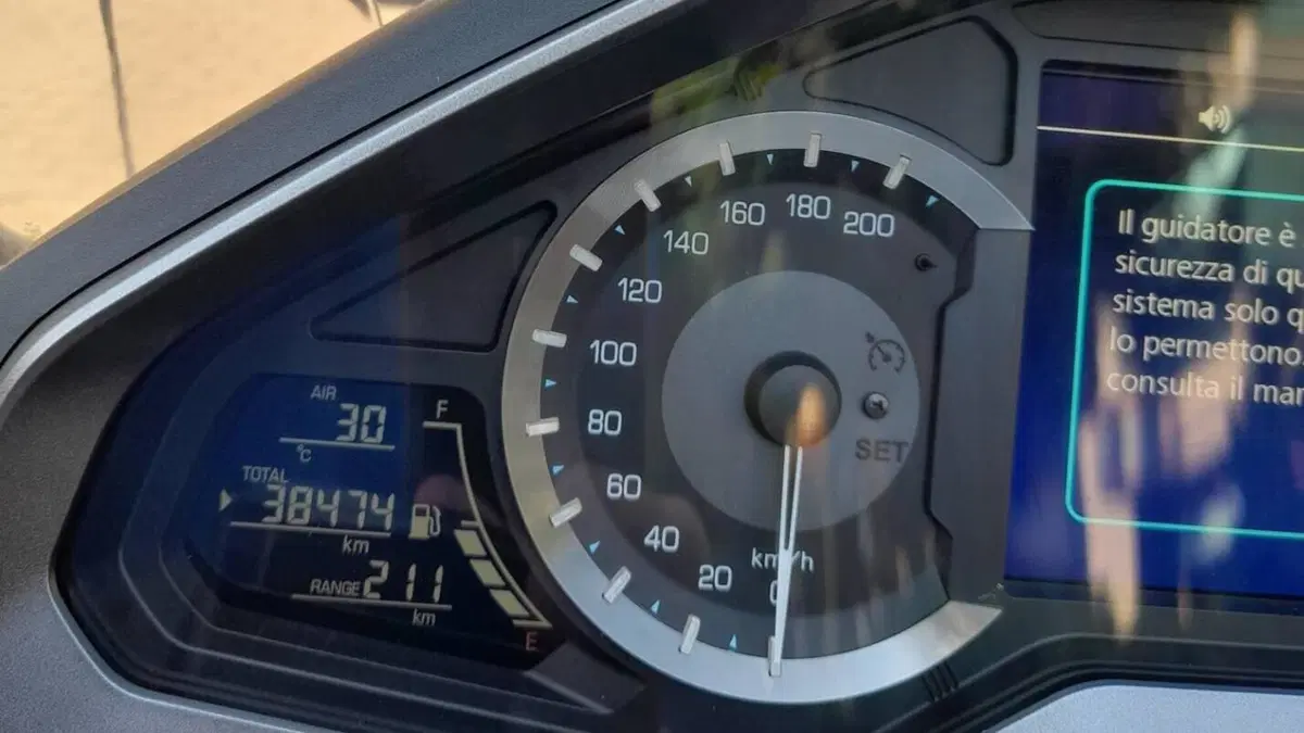 Honda GL 1800 Gold Wing Tour (2020)  (2)