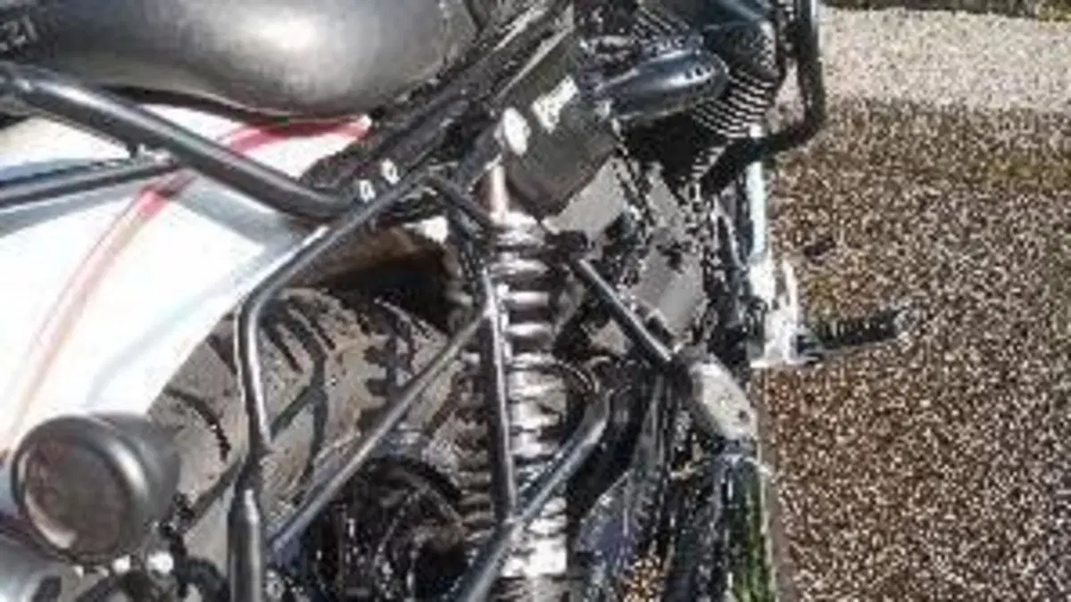 Moto Guzzi V9 Roamer (2016 - 18)  (2)
