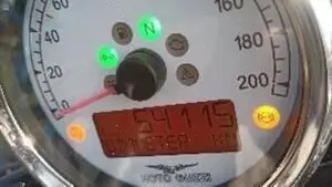 Moto Guzzi V9 Roamer (2016 - 18)  (4)