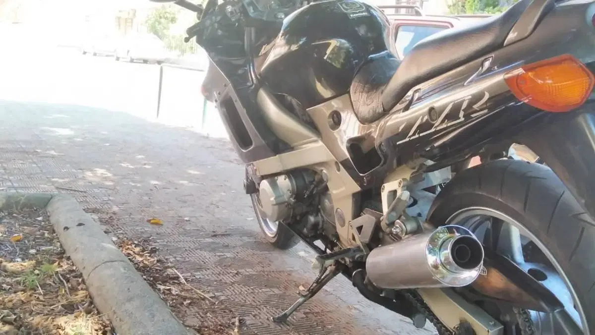 Kawasaki ZZR 600 (1990 - 00)  (4)