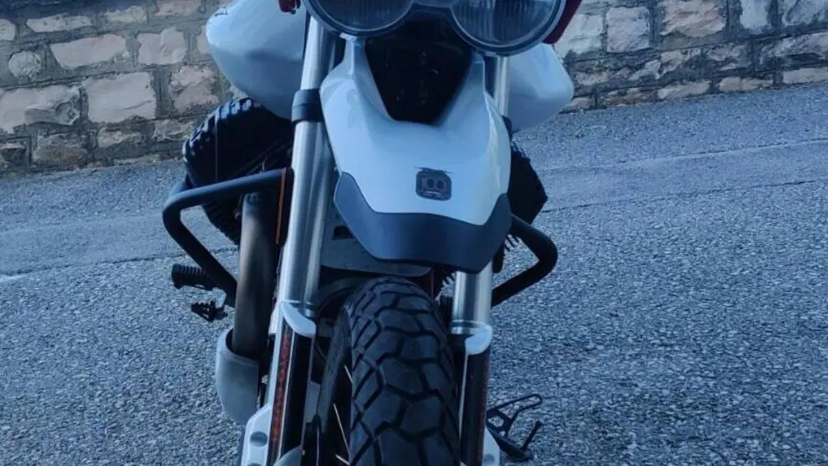 Moto Guzzi V85 TT Evocative Graphics (2021 - 23)  (3)