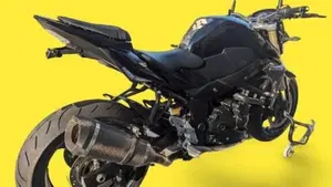 Suzuki GSR 750 (2010 - 15)  (4)