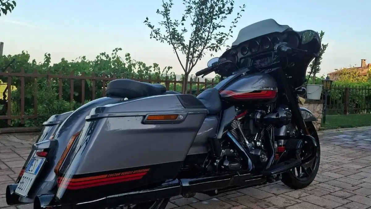 Harley-Davidson 117 Street Glide (2018 - 20) - FLHXSE 