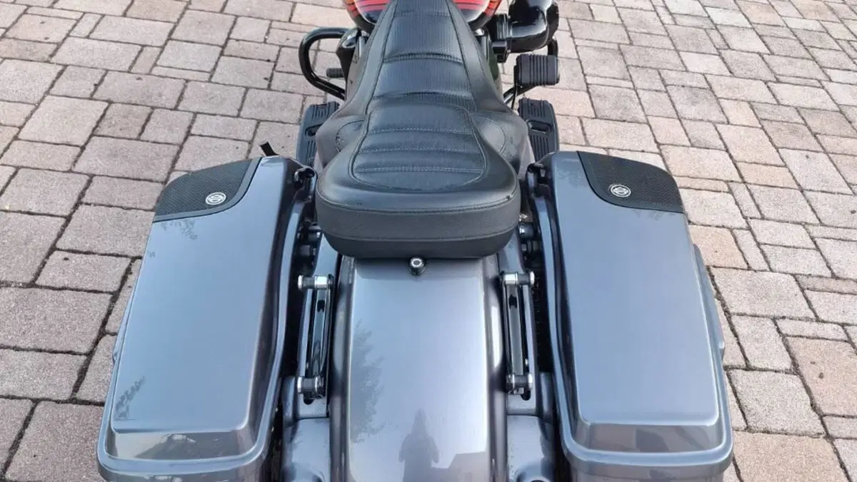 Harley-Davidson 117 Street Glide (2018 - 20) - FLHXSE  (8)