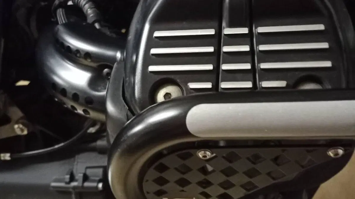 Moto Guzzi V9 Roamer (2016 - 18)  (6)
