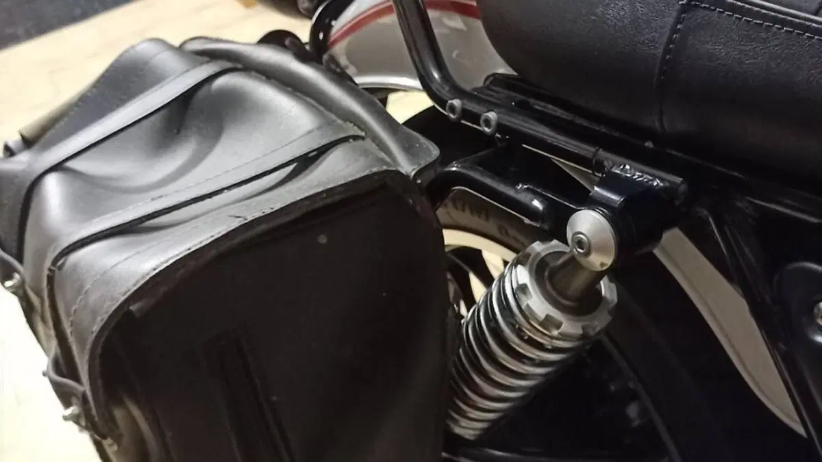 Moto Guzzi V9 Roamer (2016 - 18)  (7)