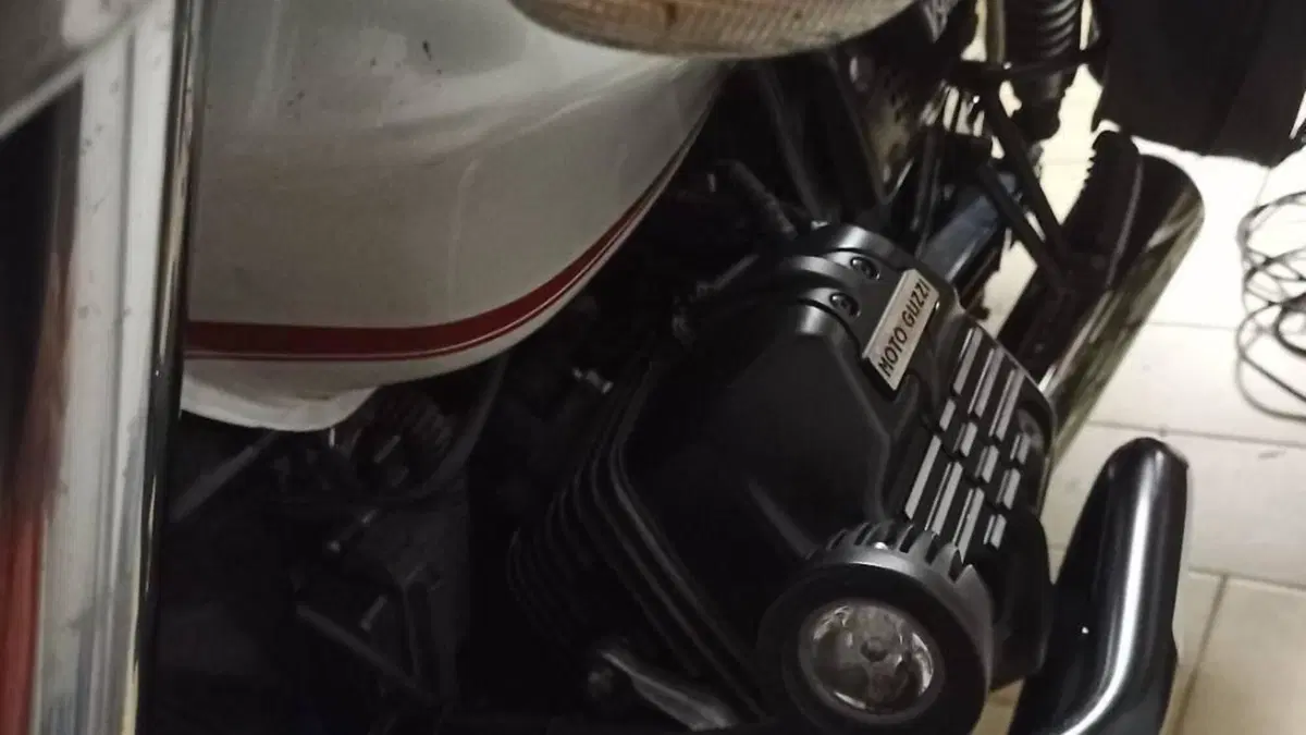 Moto Guzzi V9 Roamer (2016 - 18)  (9)