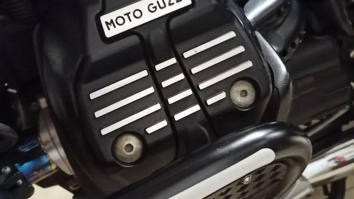 Moto Guzzi V9 Roamer (2016 - 18)  (10)