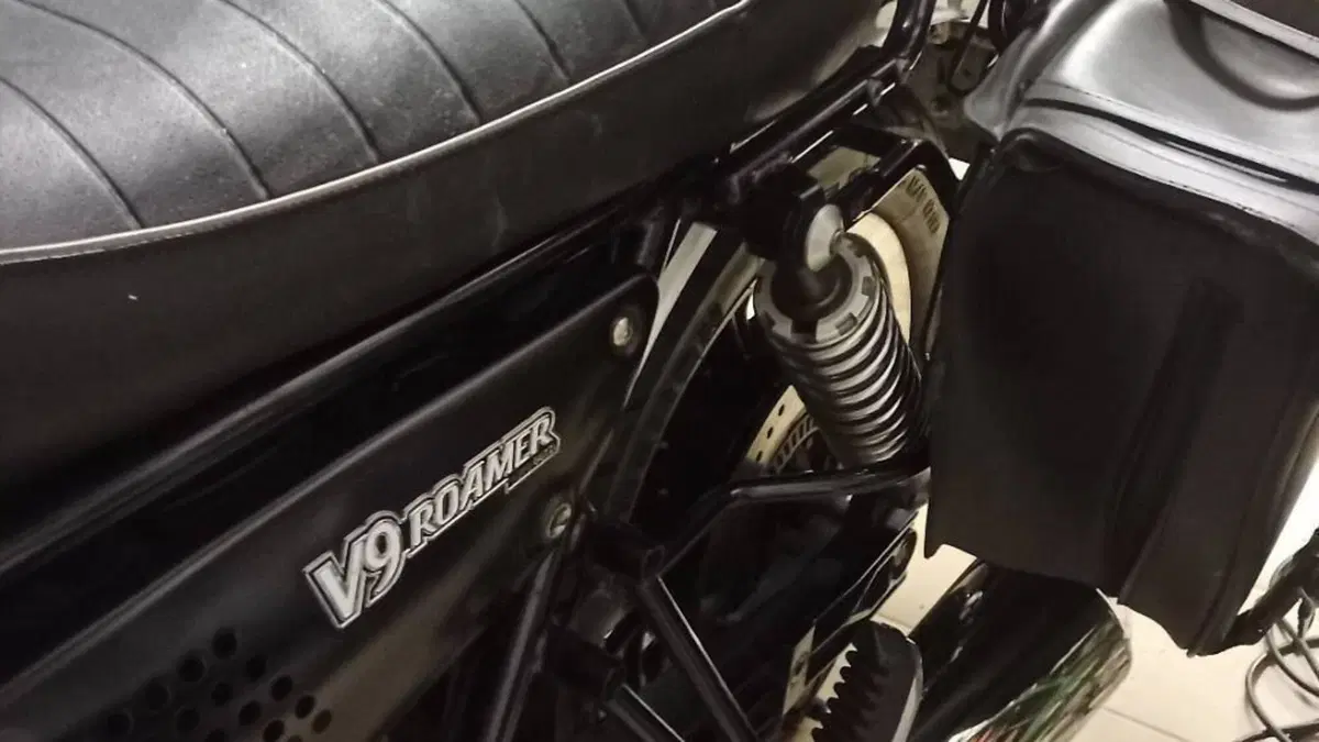 Moto Guzzi V9 Roamer (2016 - 18)  (11)