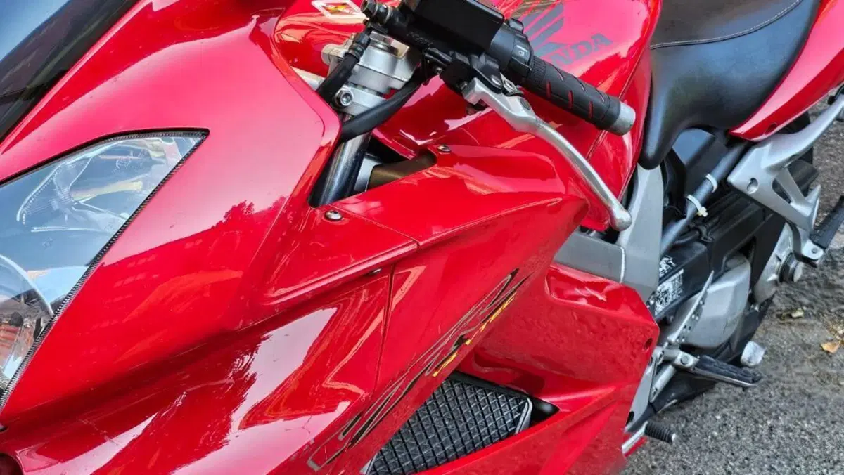 Honda VFR 800 (2002 - 05) 