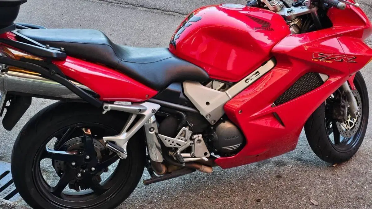 Honda VFR 800 (2002 - 05)  (3)