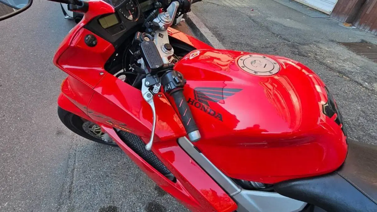 Honda VFR 800 (2002 - 05)  (5)
