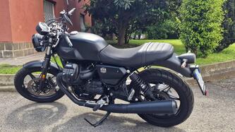 Moto Guzzi V7 Stone (2021 - 24) usata