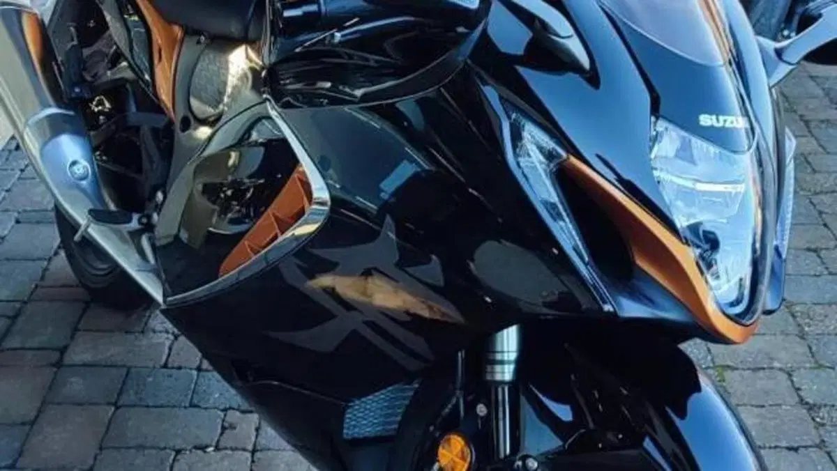 Suzuki GSX 1300 R Hayabusa (2021 - 24)  (2)
