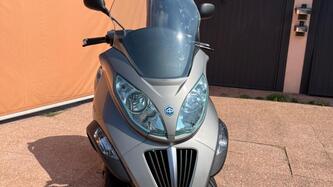 Piaggio MP3 300 (2010 - 11)