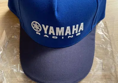 CAPELLO CON VISIERA YAMAHA RACING UOMO - Annuncio 9522112