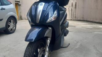 Piaggio Beverly 350 SportTouring ie (2011 - 15) usata