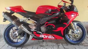 Aprilia RSV 1000 R Factory (2004 - 05) 
