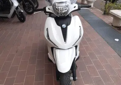 Piaggio Beverly 400 ABS-ASR (2021 - 24) - Annuncio 9546010
