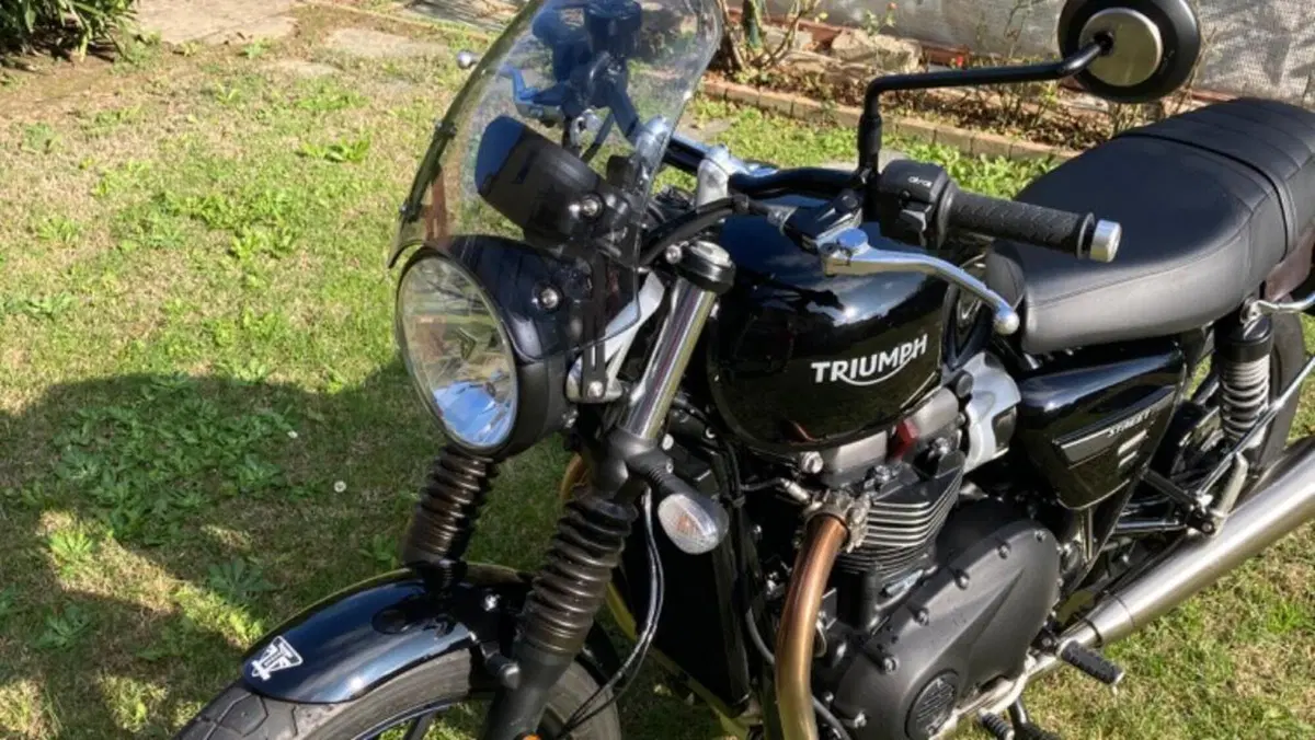 Triumph Street Twin 900 (2021 - 22)  (4)