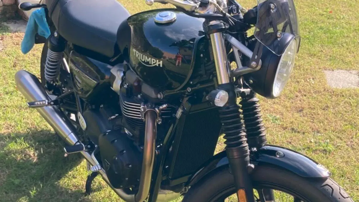 Triumph Street Twin 900 (2021 - 22)  (3)